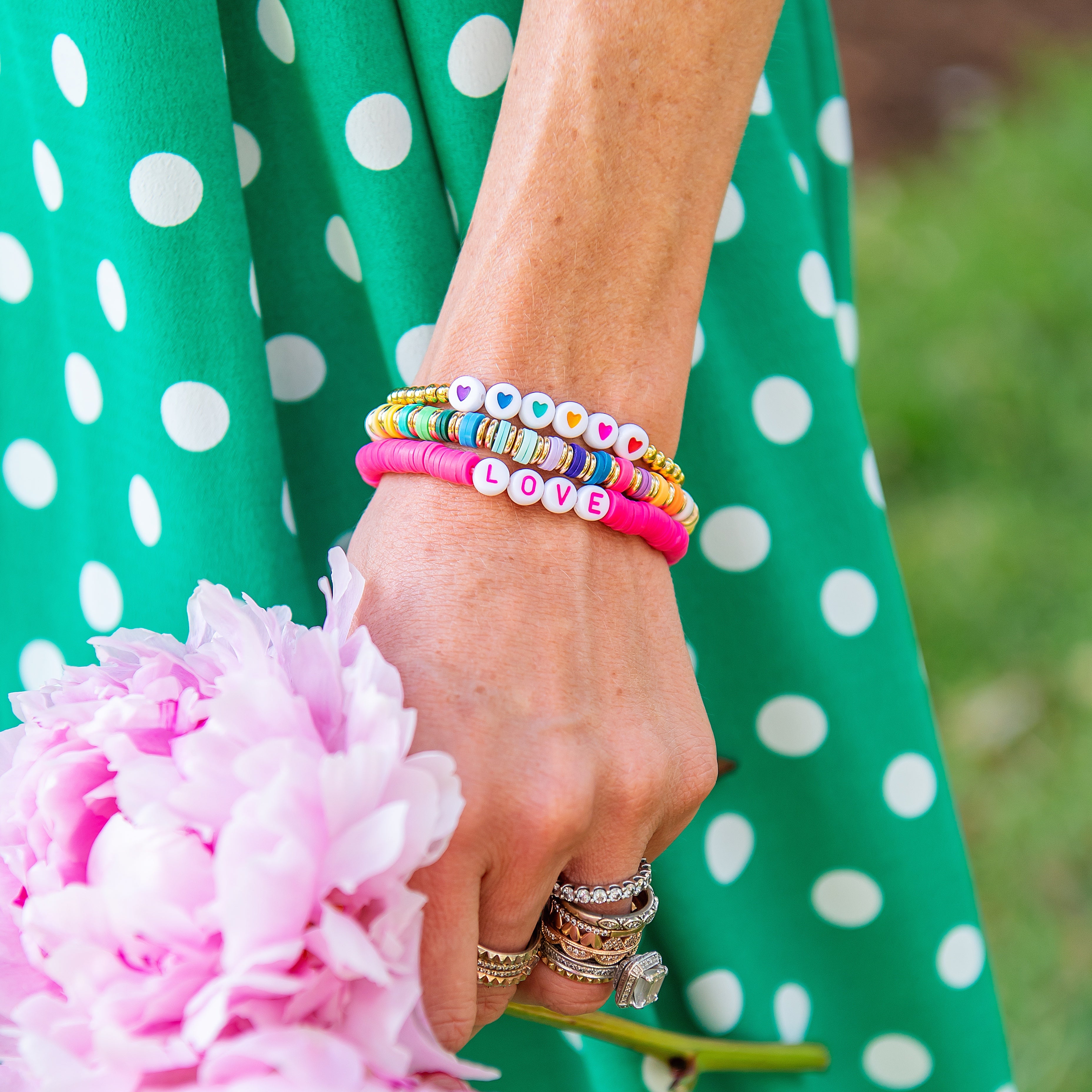 glow in the dark vsco bead bracelets (cute colors/word ideas) | Pony bead  bracelets, Homemade bracelets, Beaded bracelets